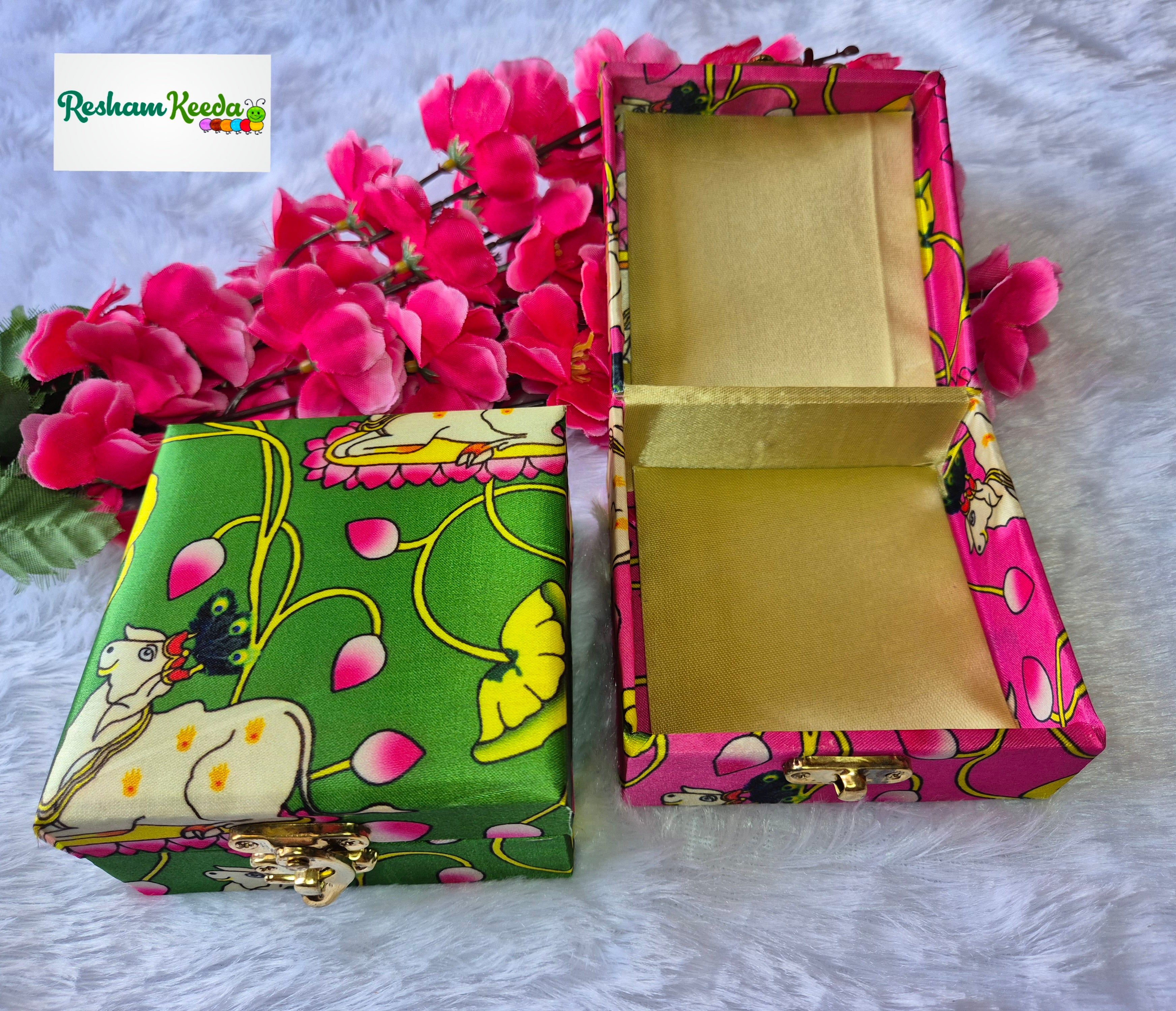 Beautiful Pichwai Cow Print Cash Box, Gift Box, Shagun Box, Nuts Box, Dryfruits Box, Jewellery Box for Haldi Mehendi Sangeet Satsang Keertan Bhajan Sandhya Gifting Wedding and Festive Return Favours (Set of 5)