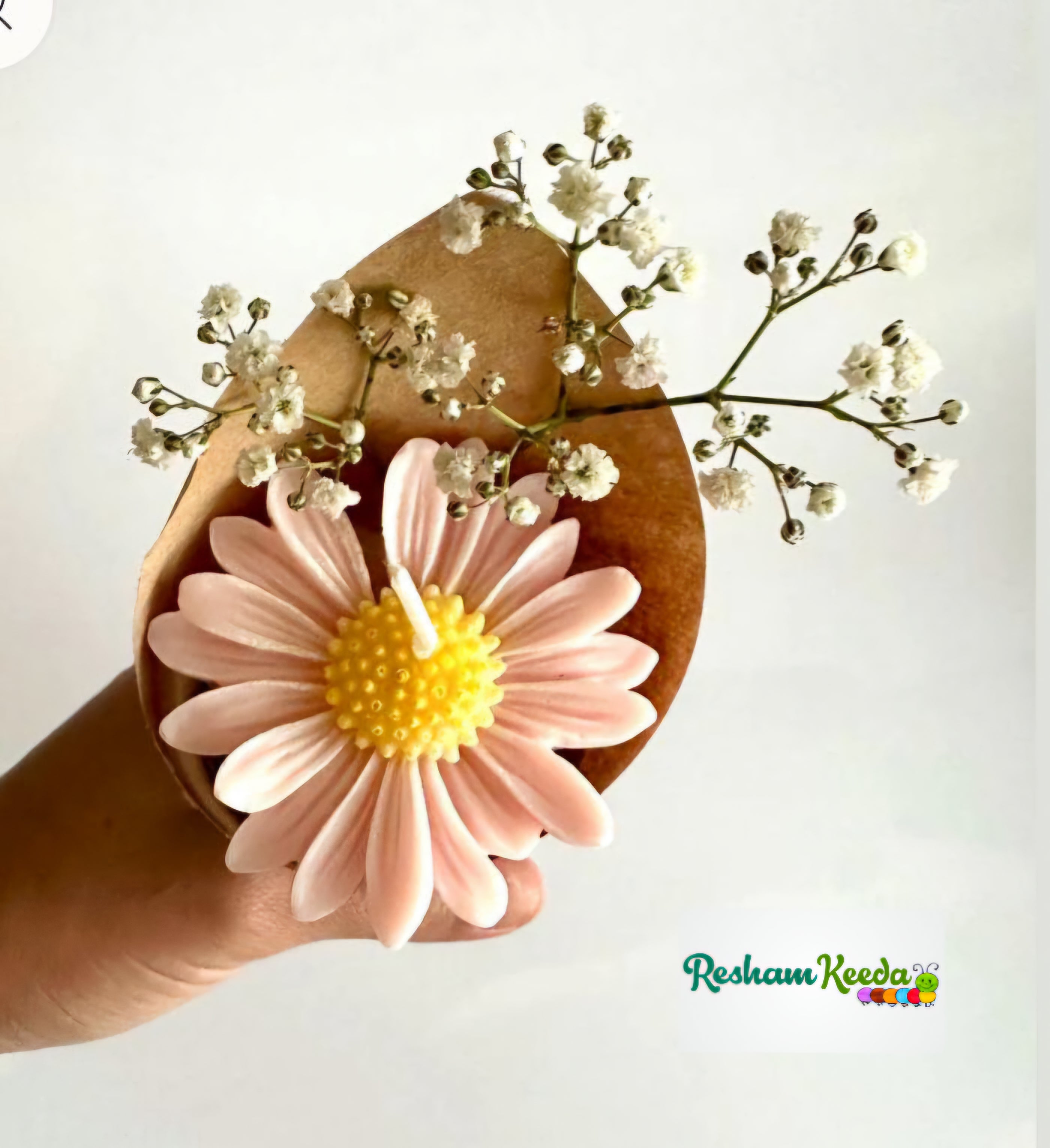 Aromatic Daisy Floral Long-Lasting Soy Wax Candle Bouquet Perfect for Gifting Return Favours Giveaways in Diwali Parties, Anniversary, Baby Shower, Birthday, Wedding Receptions and All Other Events and Aromatherapy (Pack of 4)