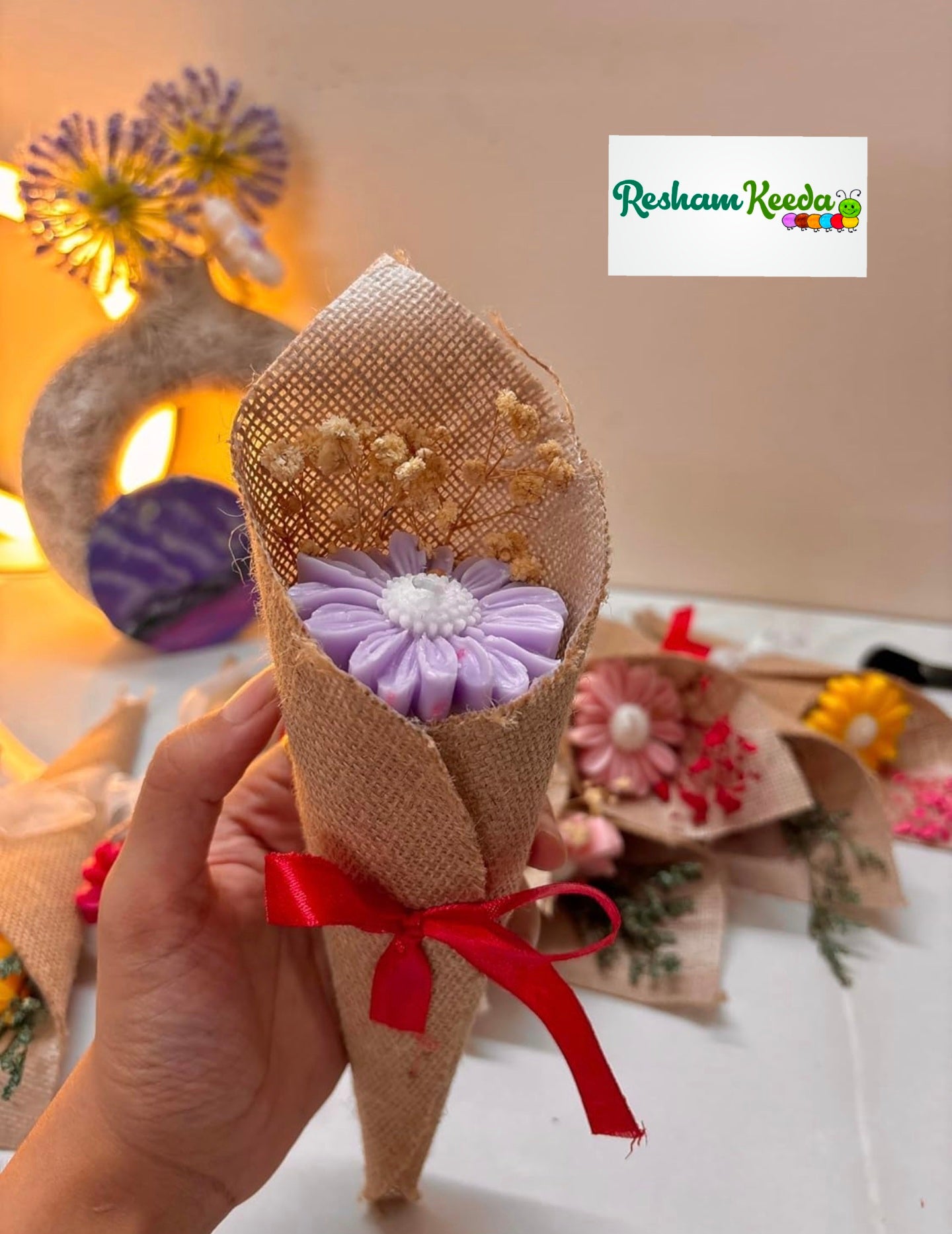 Aromatic Daisy Floral Long-Lasting Soy Wax Candle Jute Bouquet Perfect for Gifting Return Favours Giveaways in Diwali Parties, Anniversary, Birthday, Baby Shower, Wedding Receptions and All Other Events and Aromatherapy (Pack of 4)